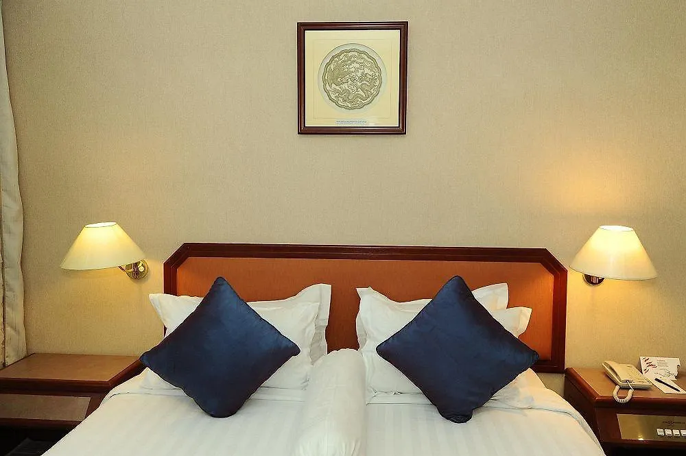 Hotel Shangri-La Kota Kinabalu 3*,